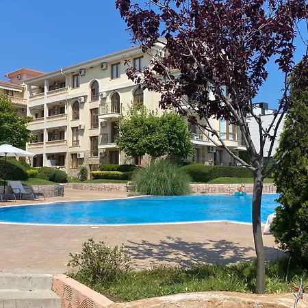 Royal Bay 6 Sea View * Sveti Vlas
